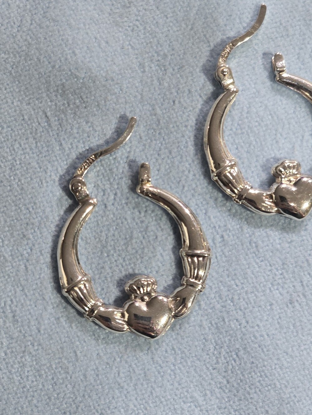 925 Silver Irish Claddagh Hoop Earrings - Picture 4 of 8